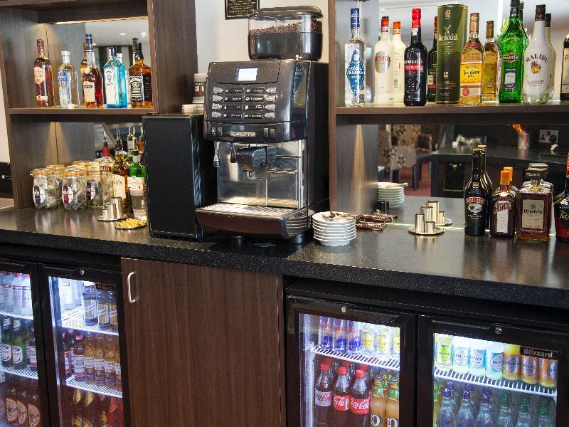 戴斯米尔顿凯恩斯东m1酒店 外观 照片