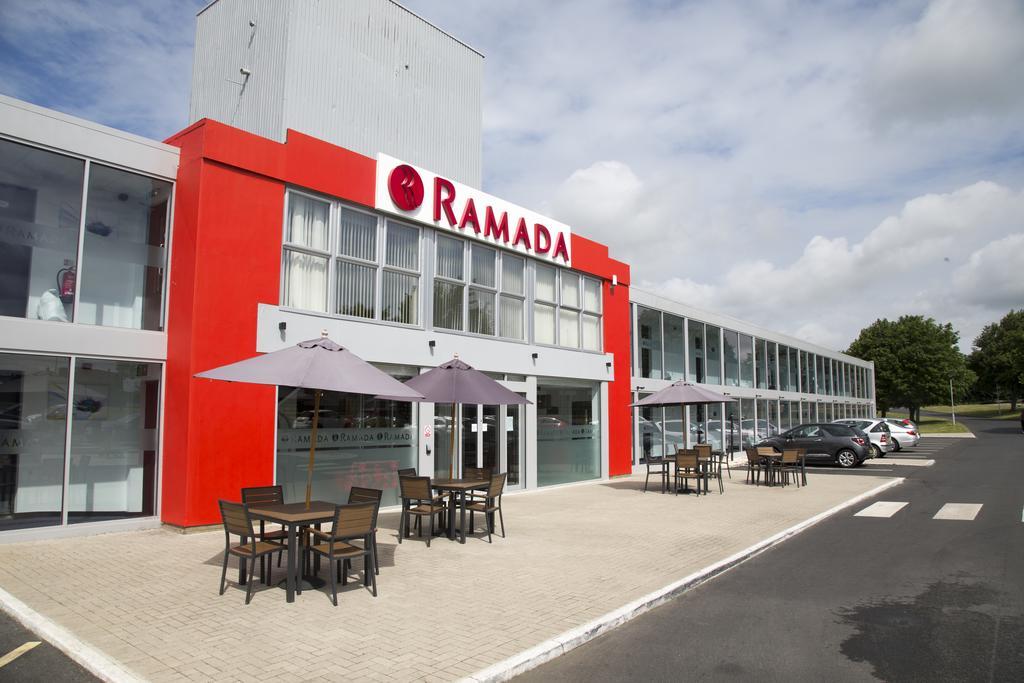 戴斯米尔顿凯恩斯东m1酒店 外观 照片